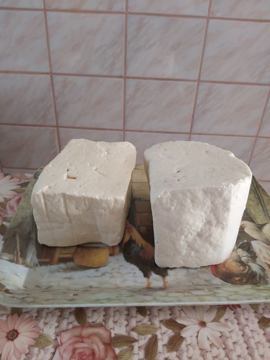 Vând brânză maturată de oaie