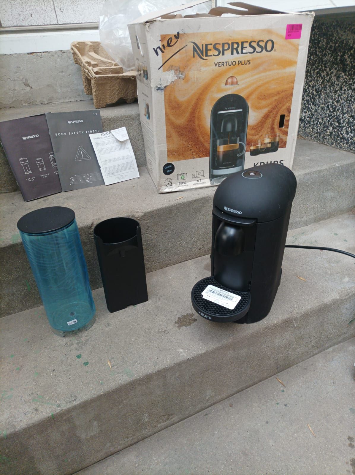 Кафемашина Nespresso Vertuo Plus, нова