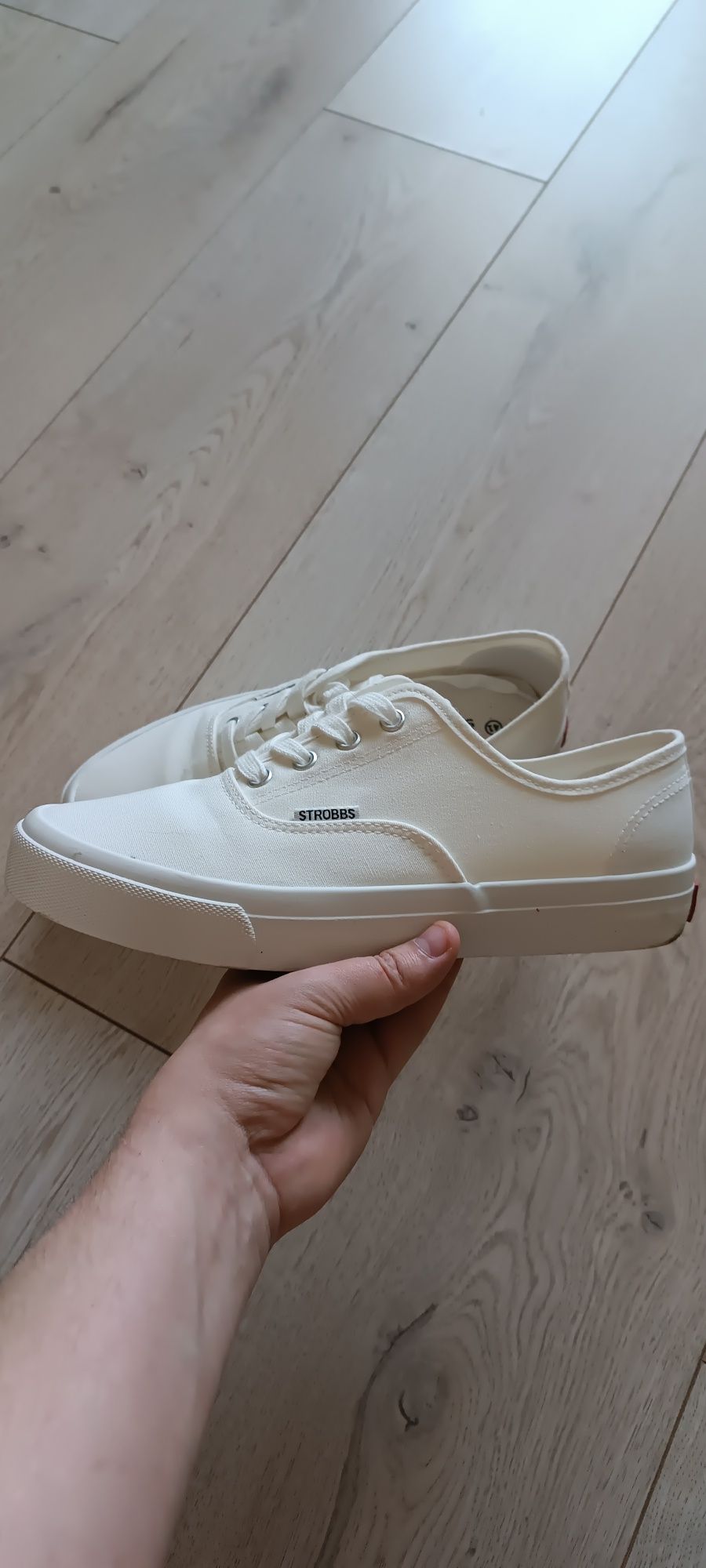 Продам кеды Strobbs