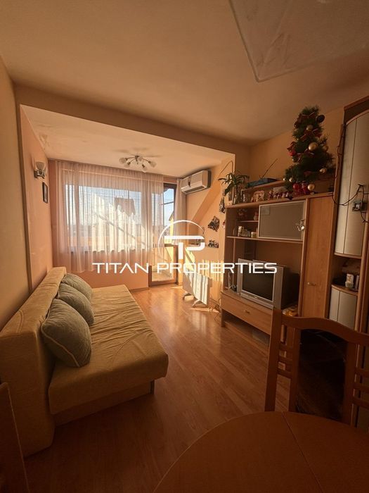 Дава се под наем Двустаен апартамент в Бургас, Център - 55 кв.м за 357 € - Снимка #1