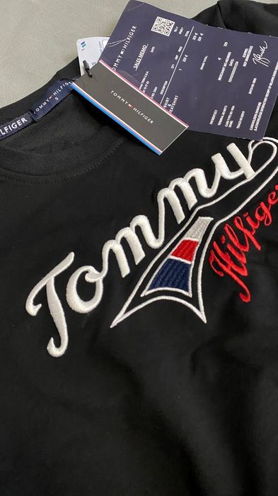 Bluza Tommy  Mai multe detalii în descriere