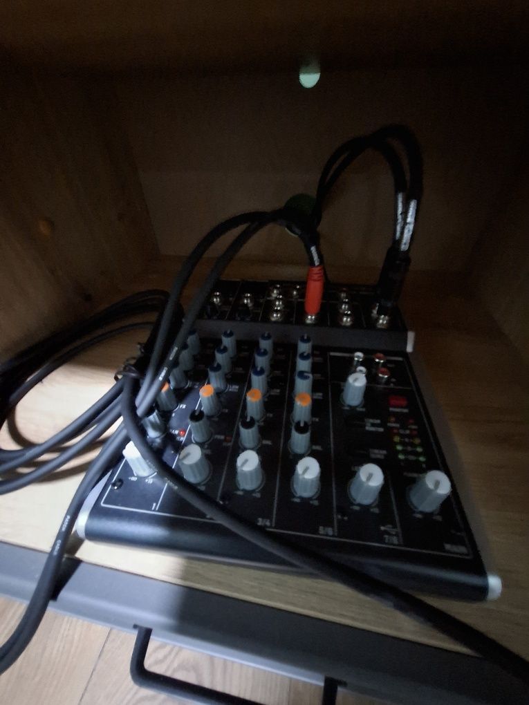 DJ audio equipment
