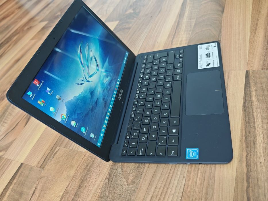 Laptop Asus X205TA