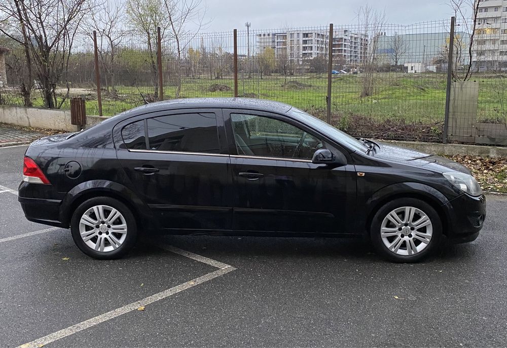 Opel Astra H Sedan