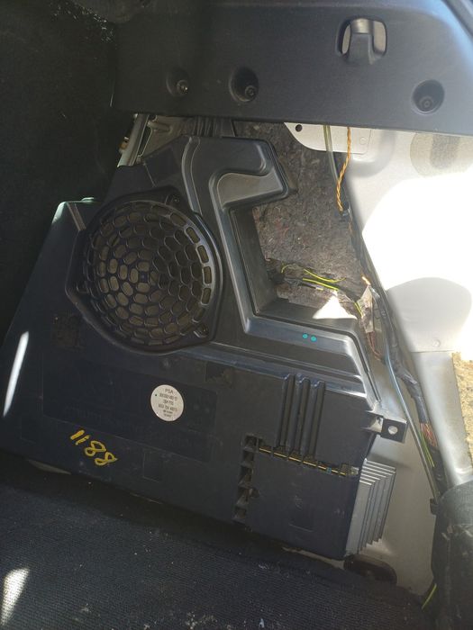 Vând subwoofer citroen C3