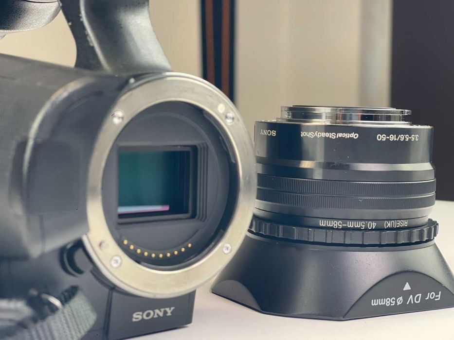 Видеокамера Sony NEX-VG10