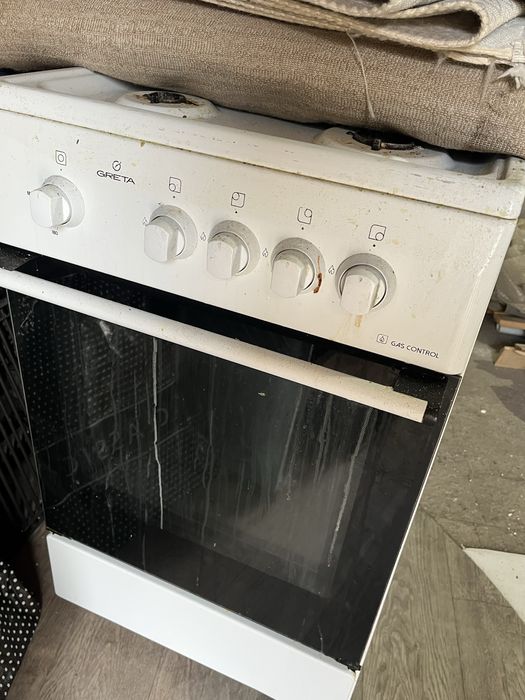 Продаю газовую плиту Грета с духовкой