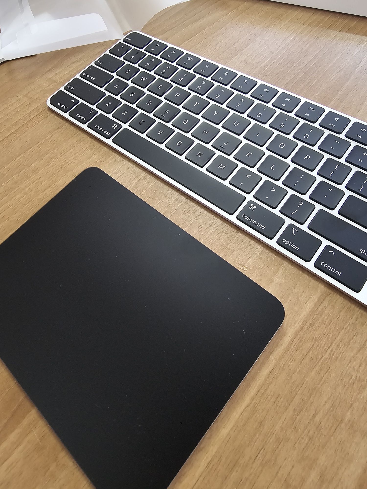 Apple Magic keyboard with Touch ID, Magic Trackpad 2 (можно отдельно)