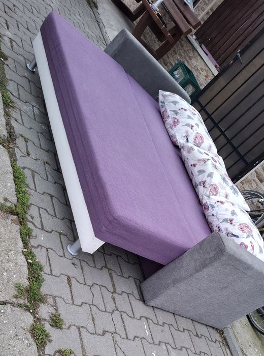 Vând canapea extensibila cu lada depozitare si 3 perne in stare foarte
