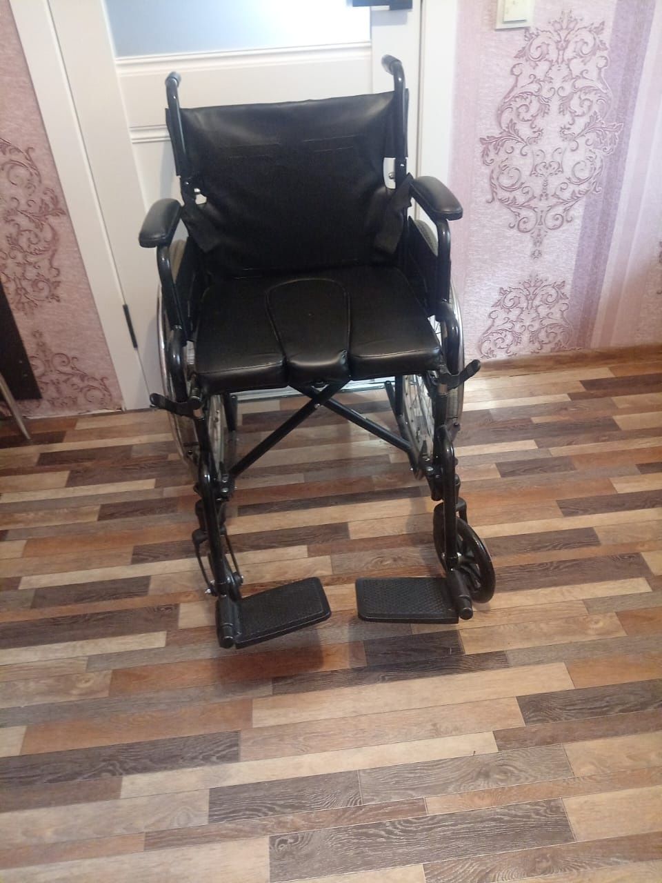 Продам инвалидную коляску
