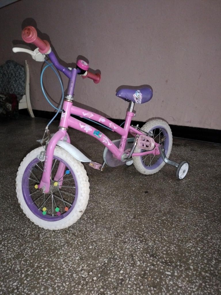 Vând bicicleta,triciclete,trotineta