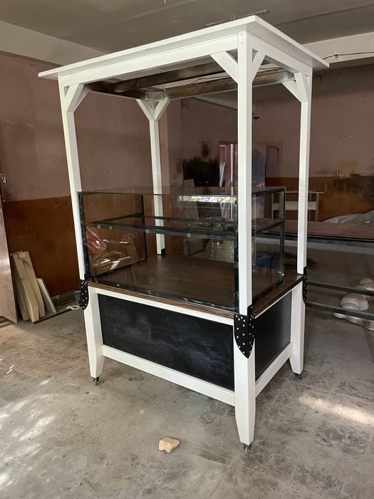 Продаю торговую ветриину