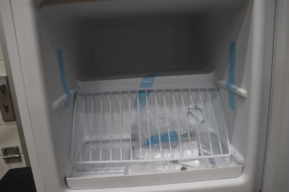 Comfee Свободностоящ, RCU40WH2 Мини Фризер, 31л, лек козметичен дефект