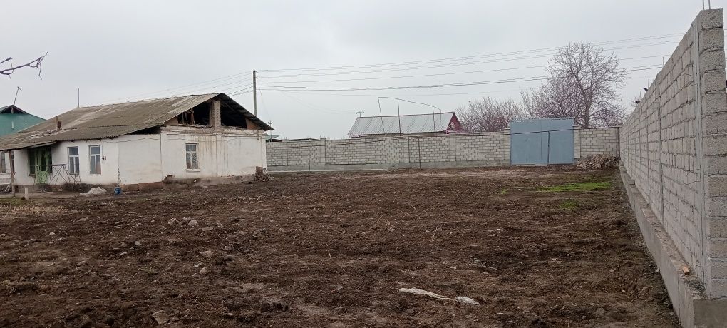 Продается дом участок на юкори Чирчикское районе