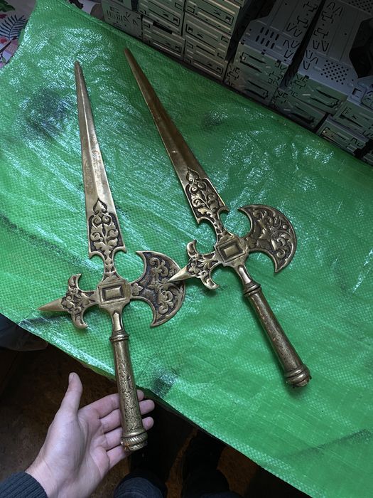РЕДКИ Антични винтидж месингови меч - брадва с три остриета