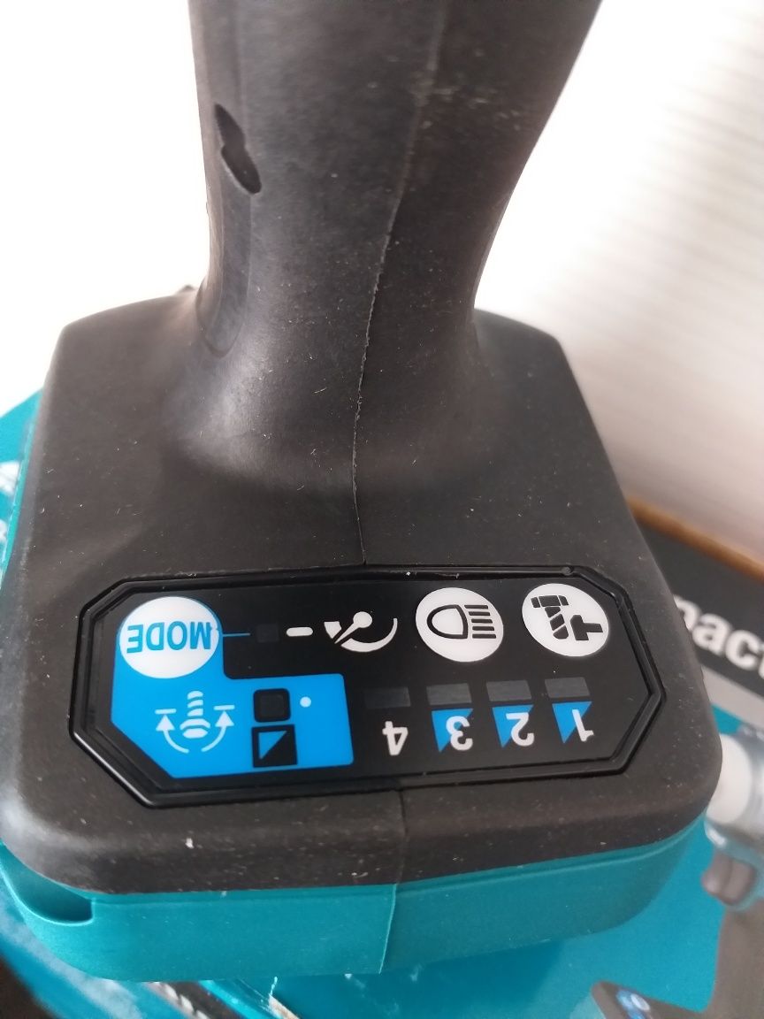 Топ модел гайковерт Makita DTW300Z