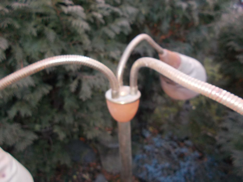 Стар лампион с чупещи се рамена