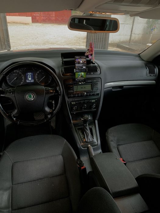 Vand sau schimb Skoda octavia 2 (AUTOMAT DSG)