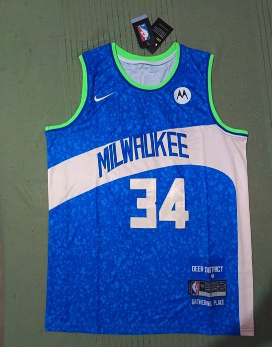 Maieu de baschet cu Giannis Antetokounmpo (disponibil)