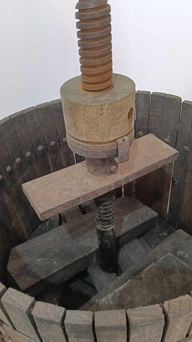 Storcător (presă, teasc) fontă + zdrobitor struguri inox, complete