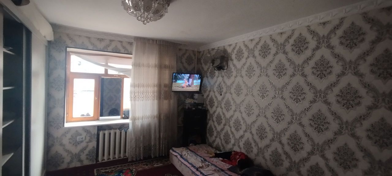 Чиланзар 4 1/3/4 Кирпичный дом 19m2 галерейка