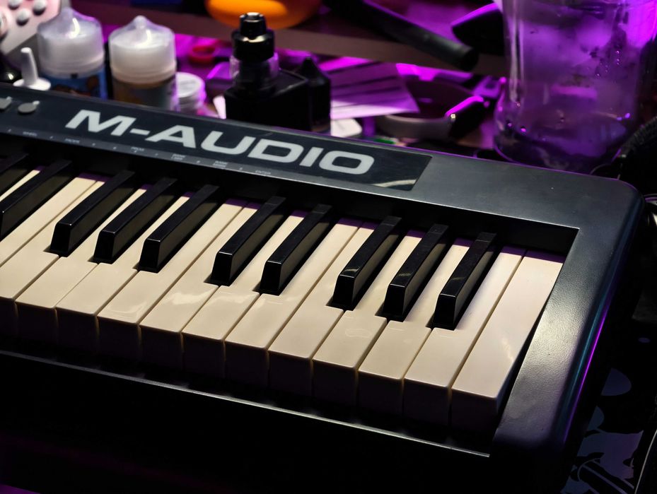 MIDI клавиатура M-AUDIO keystation 61 синтезатор 61 клавиш миди для пк