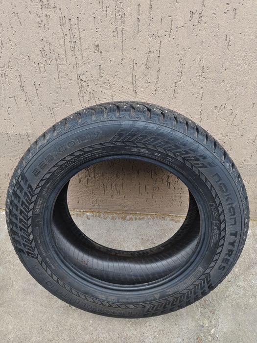 Продам комплект шипованной резины.