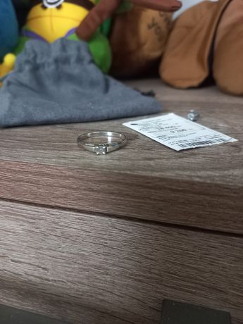 Серебряное кольцо от соколов,  с осколком брилианта