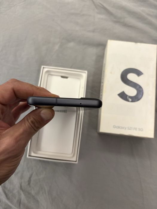 Продавам Samsung S21 FE 5G 128GB черен