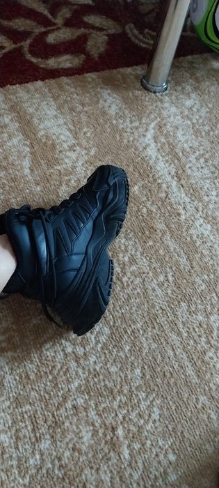 Vând adidasi unisex mărime 38