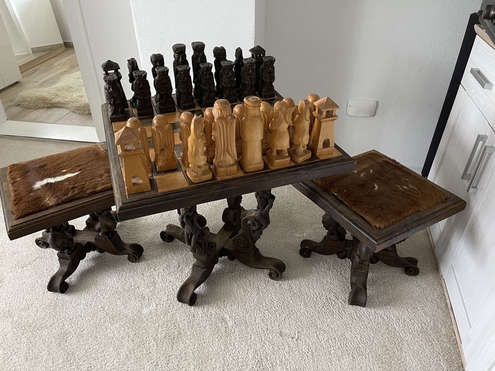 Masă de șah si scaune lucrate manual 1900