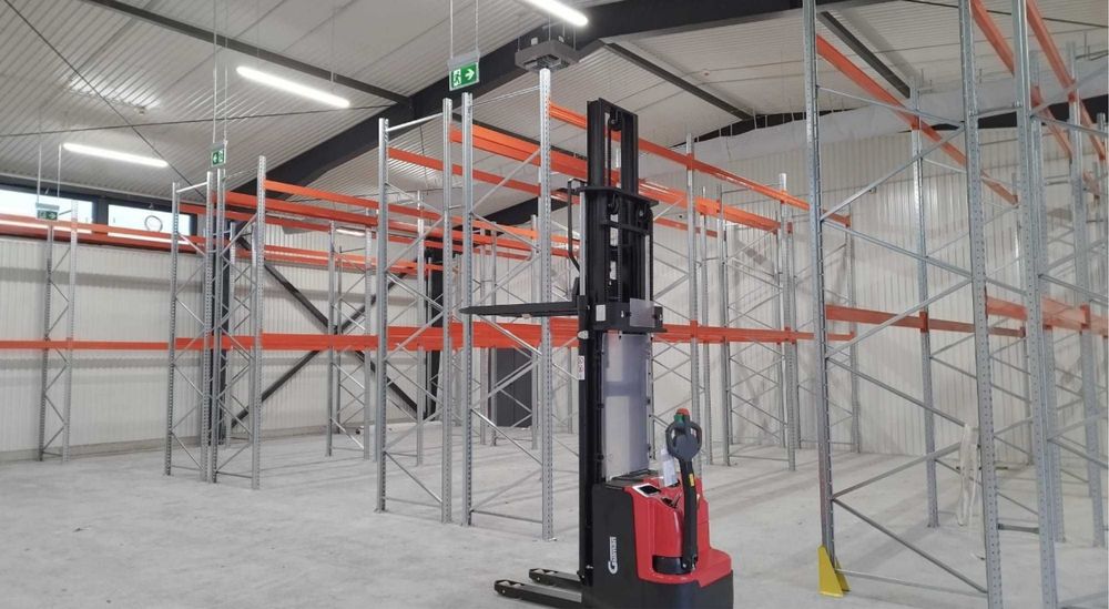 Rafturi metalice in stoc