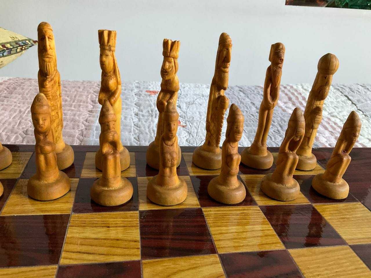 Шахматы ручная работа, резные фигурки из ореха