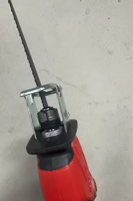 Fierăstrău sabie Milwauakee NEPROFESIONAL