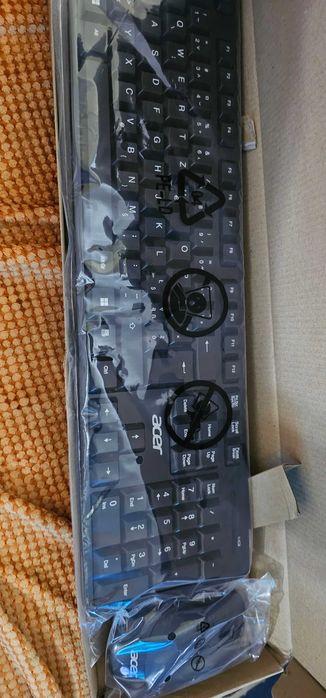 Sistem All-in-One Lenovo IdeaPad cu procesor Intel® Core™ i5-8400T