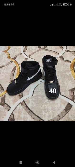 Adidași de vânzare