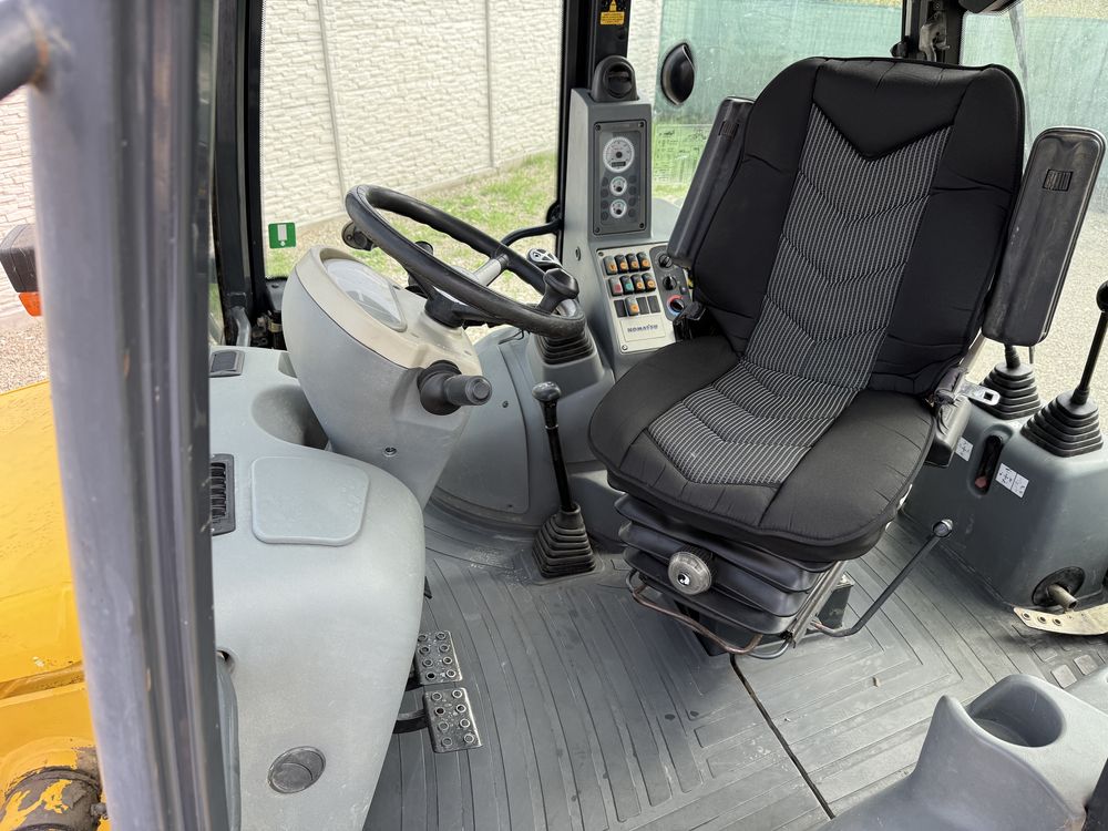 Buldoexcavator KOMATSU WB-93 R5,stare foarte buna.IMPORT