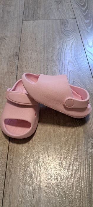 Vand slapi fetite , se fac si sandalute