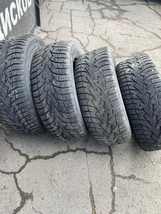 Продам зимние шины Toyo