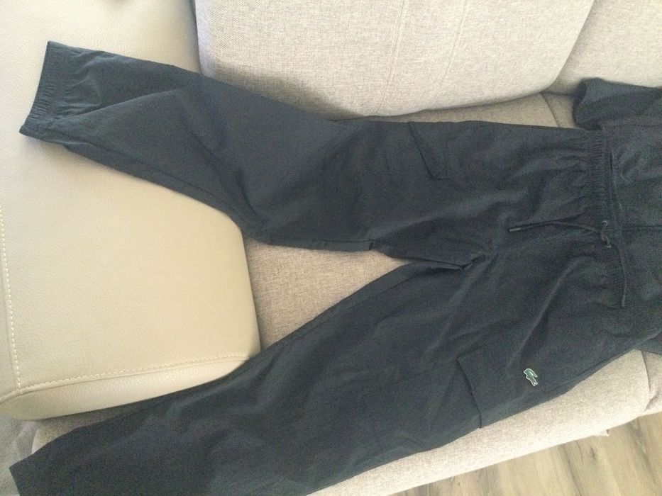 LACOSTE,чисто нов карго комплект. Худи и карго панталони,размер S