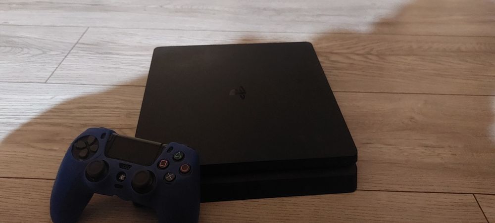 Vând ps4 slim, volan myria și 6 jocuri