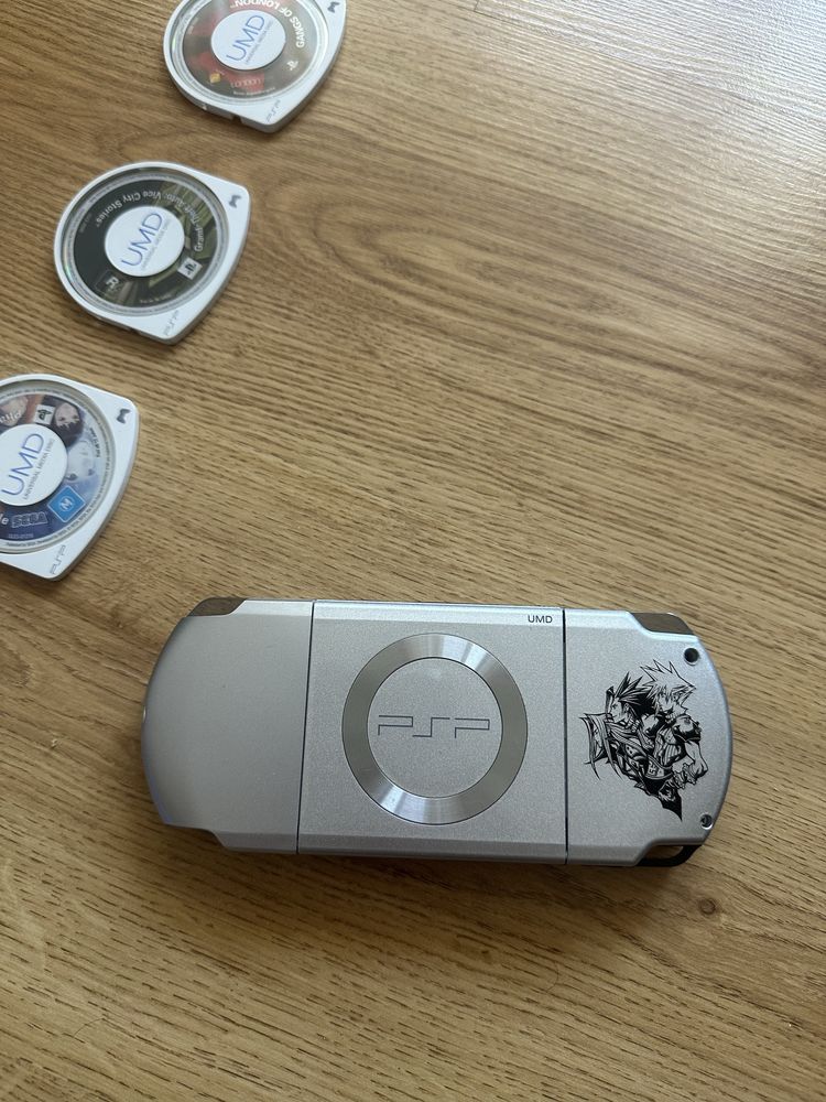 Psp 2004- editie limitata final fantasy modat