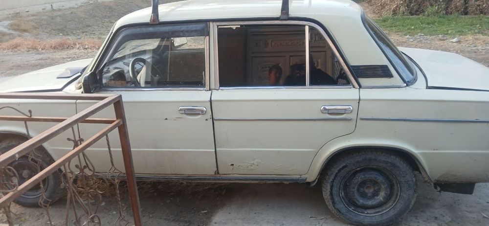 Vaz 2106 sotiladi. SROCHNO jiguli 06