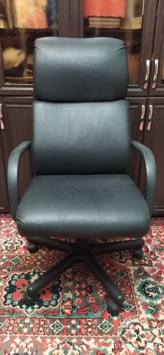 Продам офисное кресло