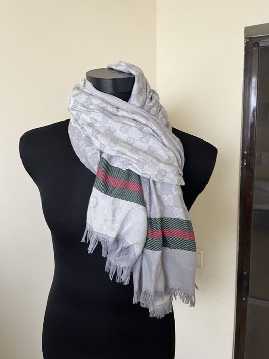 Esarfa Gucci , impecabila