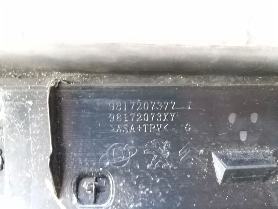 Ornament stanga parbriz citroen c5 aircross 9817207377 98172073xy