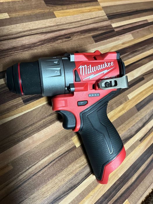 Milwaukee circular  mana FUEL BRUSHLESS pe acumulator+FiletantaM12FDD2