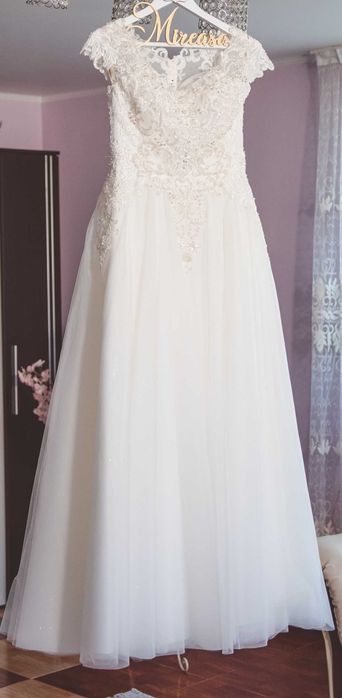Rochie de Mireasă cu detalii lucrata manual