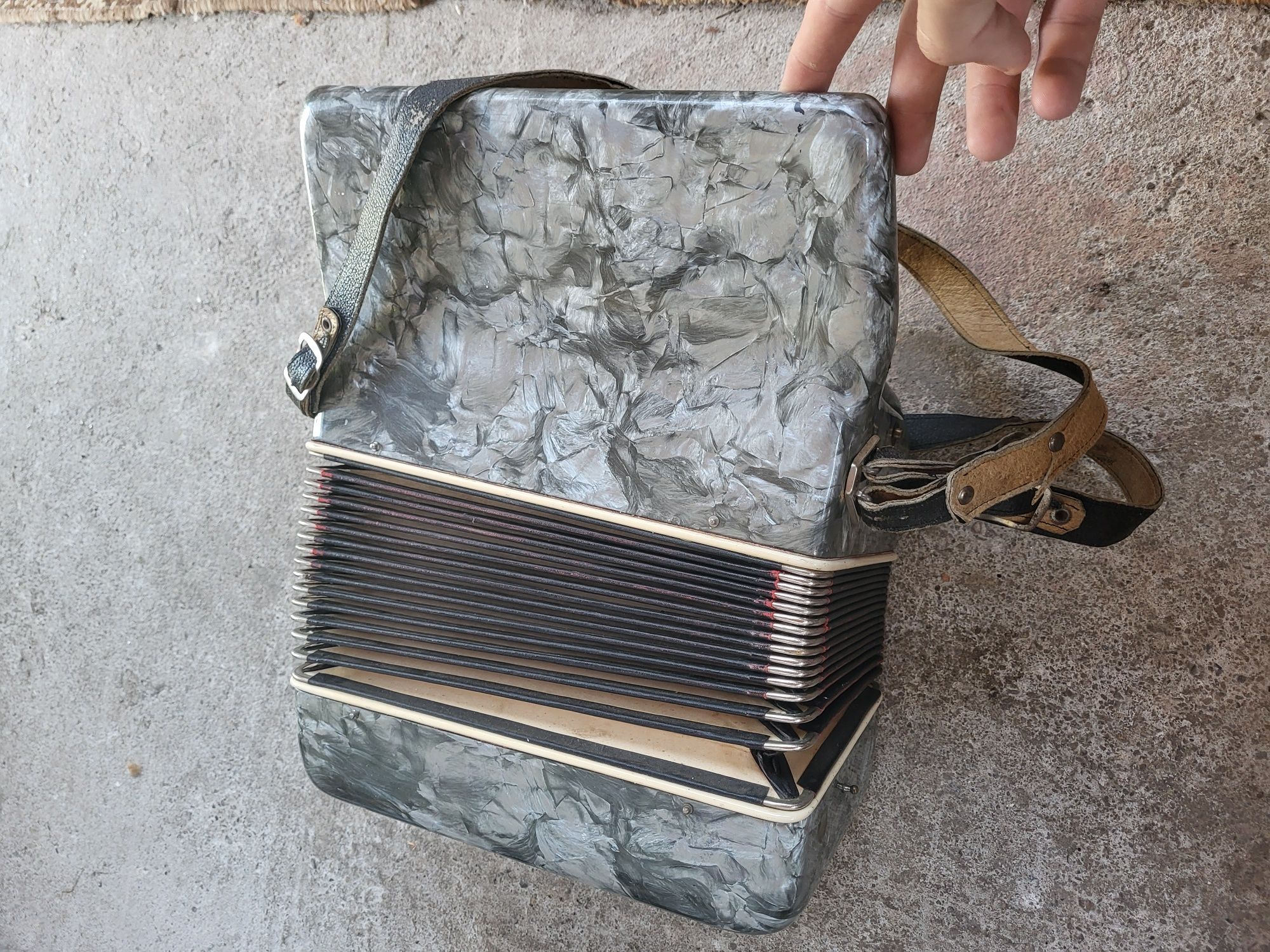 Vând acordeon 1 clapă lipsă se poate pune