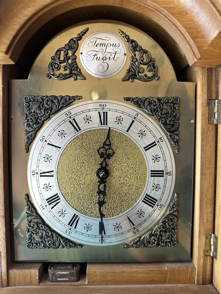 Паркетен часовник Tempus Fugit